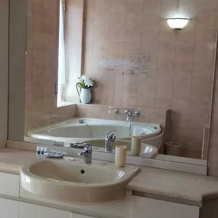 Alojamento de Acomodação e Pequeno-almoço Turistico Casa Vela Anzio